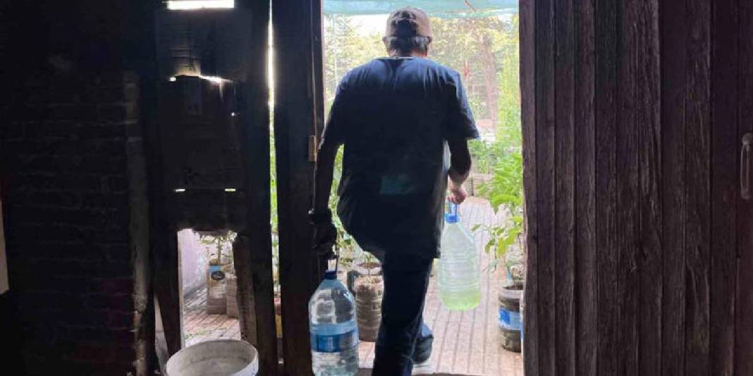 18 metrekarede mucize yarattı! Şehrin göbeğinde tarım: Terasını tam 200 fide süslüyor 6